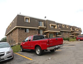 Aspen Ridge Apartments in West Chicago, IL - Building Photo - Building Photo