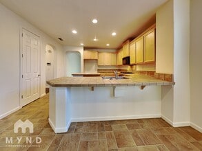 10114 Upshaw Way in Elk Grove, CA - Foto de edificio - Building Photo