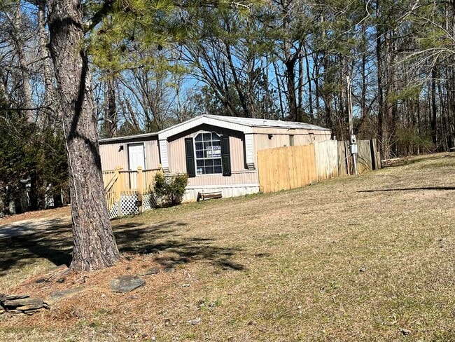 property at 6847 Skyview Dr SE