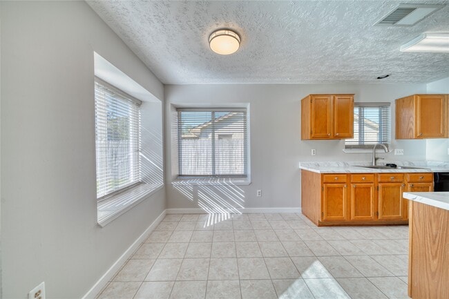 property at 2701 Knoxville Dr