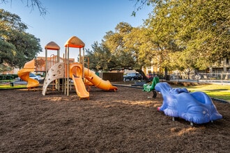 Summit at Henderson Pass in San Antonio, TX - Building Photo - Building Photo