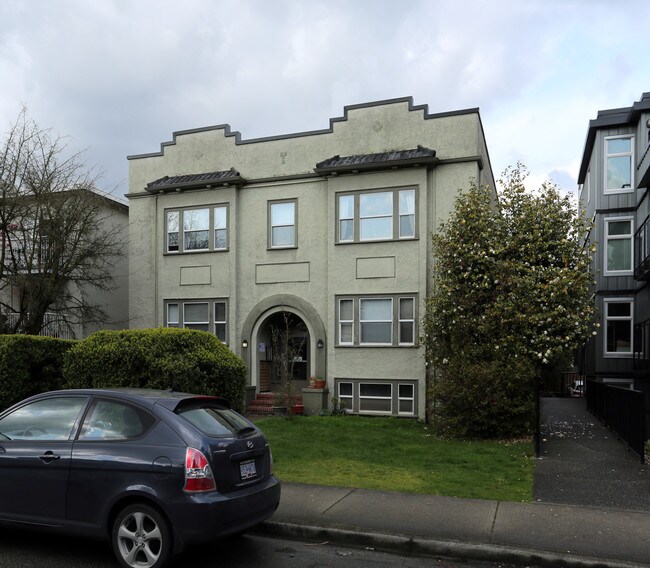 1045 W 11th Ave in Vancouver, BC - Building Photo - Primary Photo