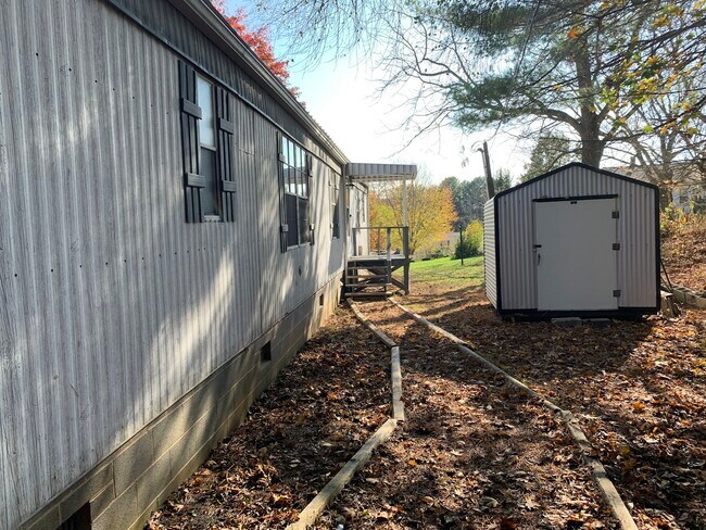 1 Queen Terrace in Candler, NC - Building Photo - Building Photo