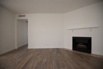11225 Huston St, Unit 206 in Los Angeles, CA - Building Photo - Building Photo