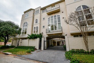 2094 Brentwood Dr in Houston, TX - Building Photo - Building Photo