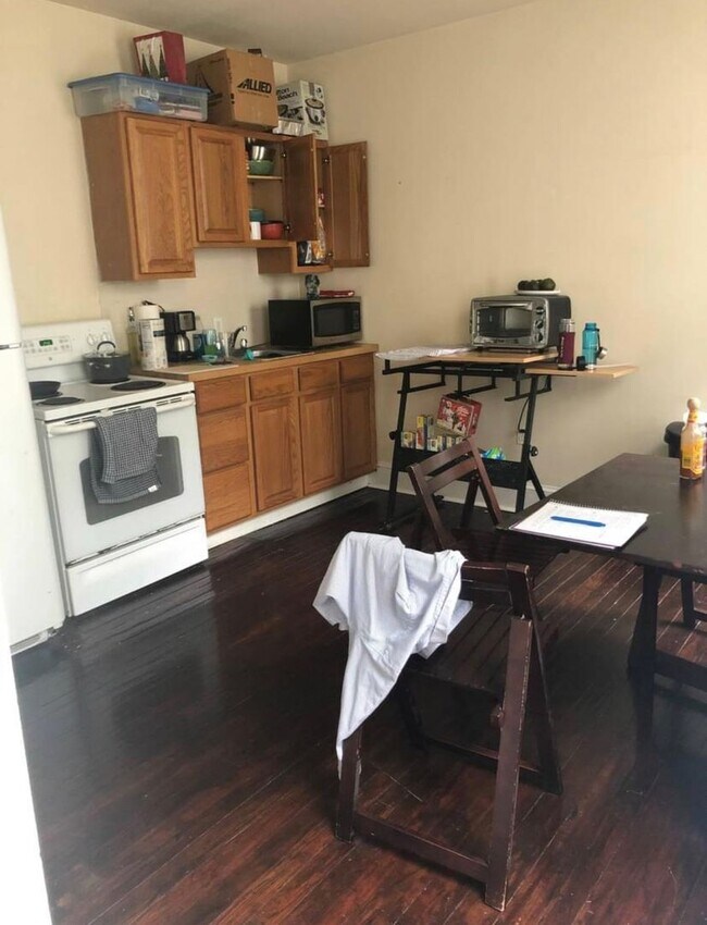 property at 1733 W Montgomery Ave
