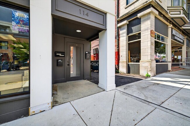114 E 6th St in Bloomington, IN - Building Photo - Building Photo