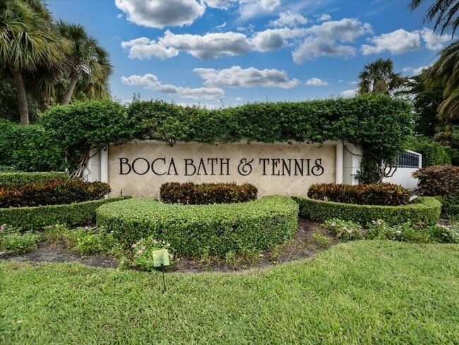 property at 2908 Banyan Blvd Cir NW