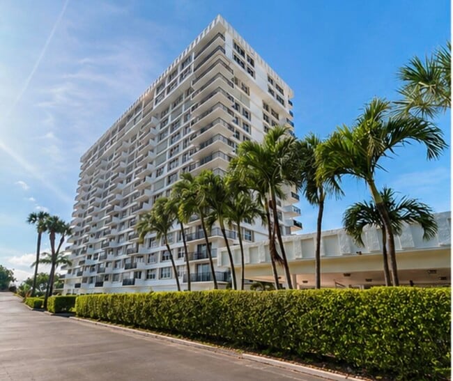 2121 N Ocean Blvd
