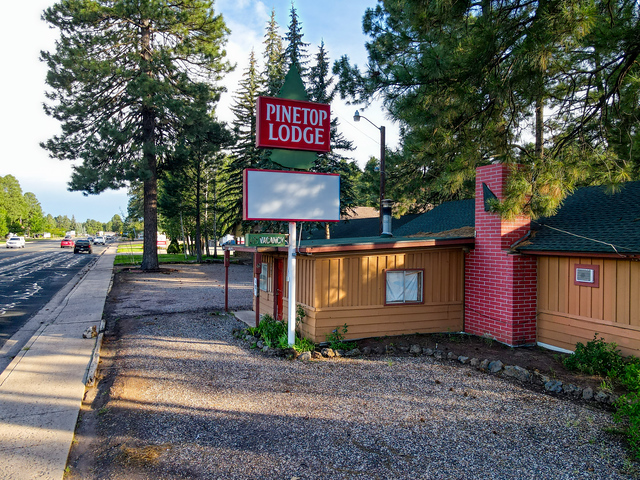 593 E White Mountain Blvd in Pinetop, AZ - Building Photo