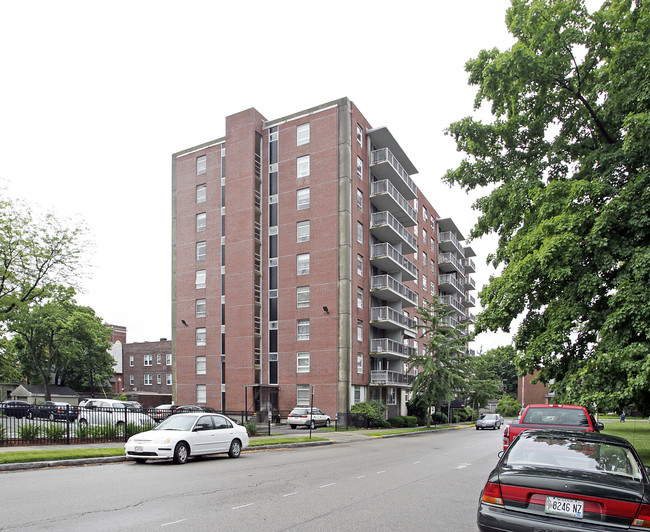 Executive House in Worcester, MA - Foto de edificio - Building Photo