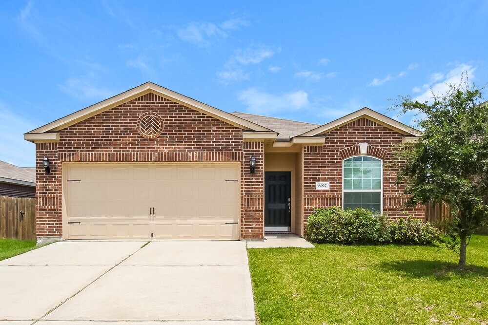 8927 Snapping Turtle Dr in Humble, TX - Building Photo