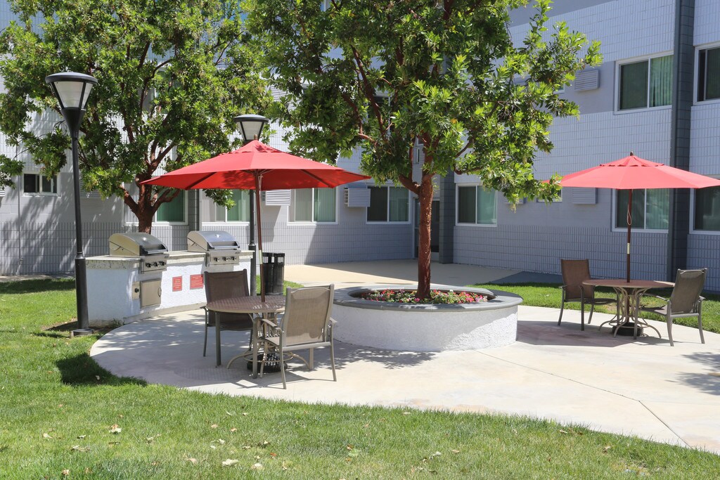 Meridian Pointe Apartments in Northridge, CA