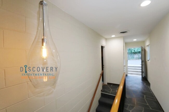 16 Carisbrook Ln in Oakland, CA - Building Photo - Building Photo