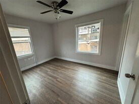 2002 Barbee St, Unit 8 in Houston, TX - Building Photo