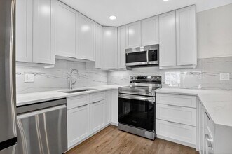 1010 NE 8th Ave in Delray Beach, FL - Building Photo - Building Photo