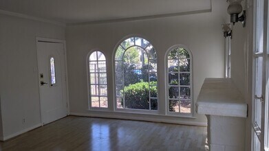 2213 Carmona Ave in Los Angeles, CA - Building Photo - Building Photo