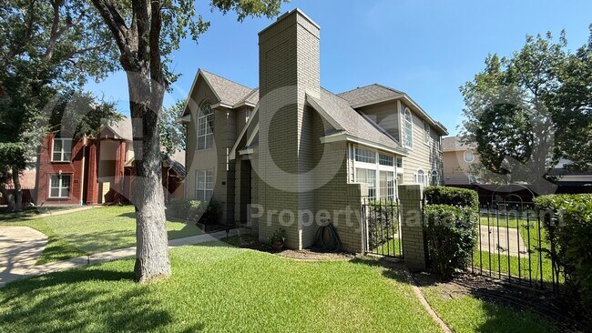 304 Dakota Trail in Irving, TX - Building Photo - Building Photo