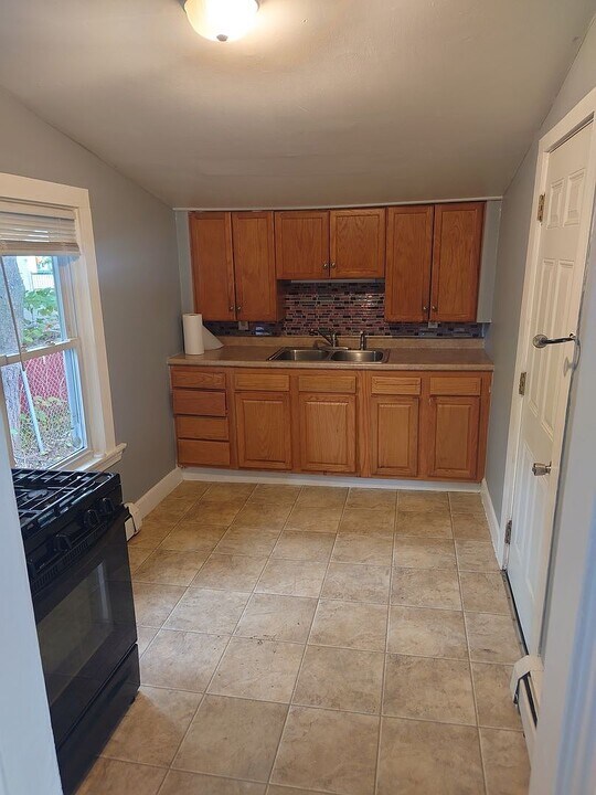 354 Grove St in Woonsocket, RI - Building Photo