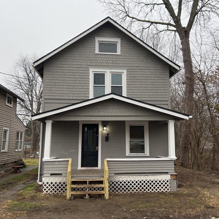 1919 Widmer Ct NE in Canton, OH - Building Photo