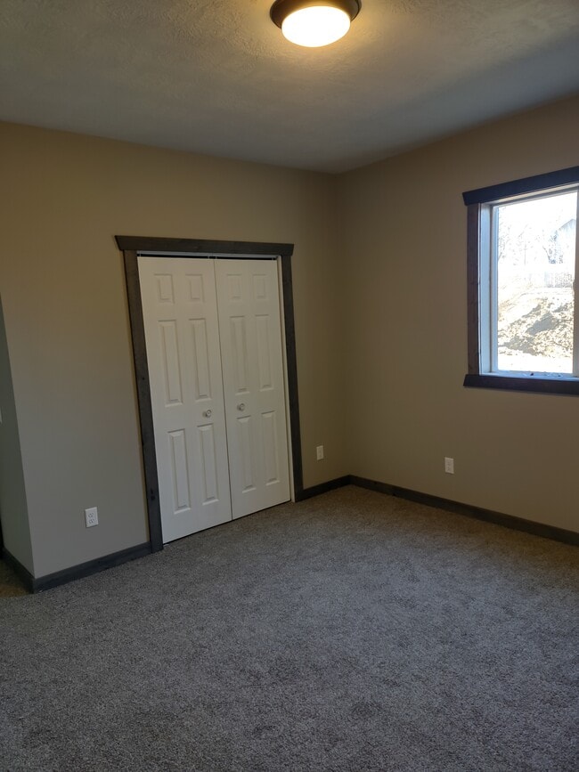 812 E 5th St, Unit #2 in Canton, SD - Building Photo - Building Photo