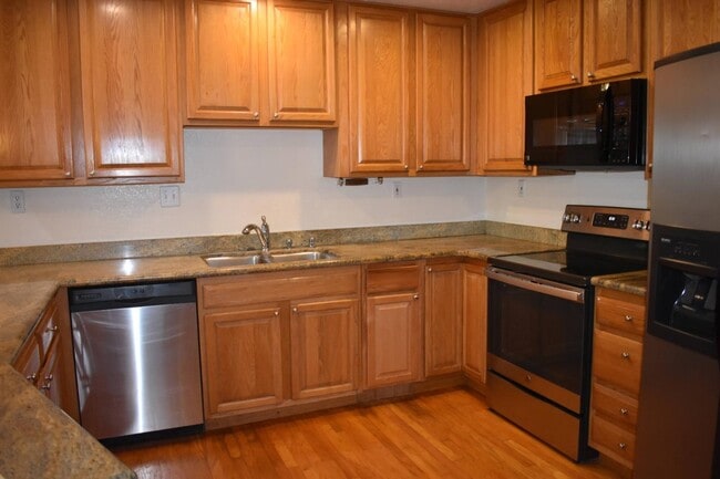 4173 El Camino Real in Palo Alto, CA - Building Photo - Building Photo