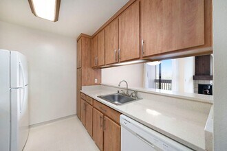 2101 Shore Line Dr in Alameda, CA - Building Photo - Building Photo