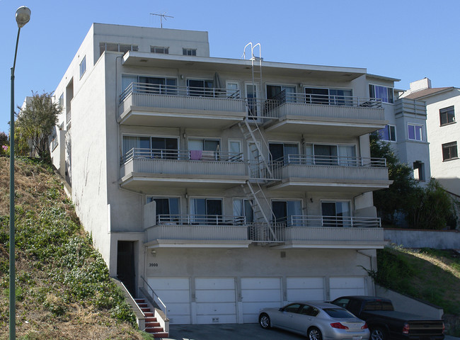 2000 Lakeshore Ave in Oakland, CA - Foto de edificio - Building Photo