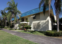 Bamboo Gardens in Coral Gables, FL - Foto de edificio - Building Photo