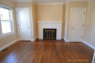 260 Foster St, Unit 2 in Boston, MA - Foto de edificio - Building Photo
