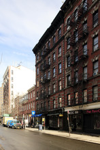 WEST VILLAGE in New York, NY - Building Photo - Building Photo