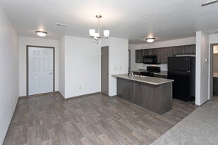 Creekside Commons in Harrisburg, SD - Building Photo