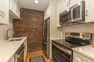 462 Beacon St, Unit 22 in Boston, MA - Building Photo - Building Photo
