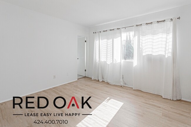 1327 Laurel Ave in West Hollywood, CA - Building Photo - Building Photo