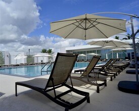 15051 Royal Oaks Ln, Unit # 103 in North Miami, FL - Foto de edificio - Building Photo