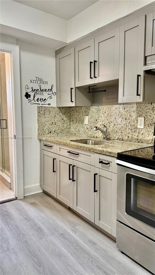 2238 NW 5th St in Miami, FL - Foto de edificio - Building Photo