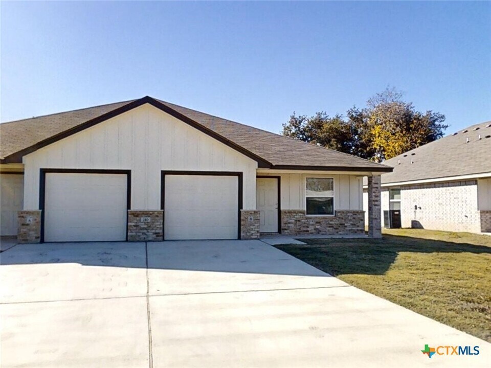 210 E Washington Ave in Copperas Cove, TX - Building Photo