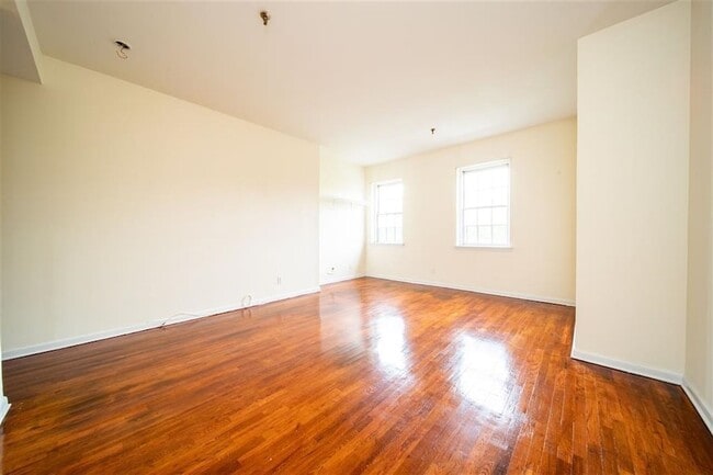 227 Christopher Columbus Dr, Unit 212 in Jersey City, NJ - Building Photo - Building Photo