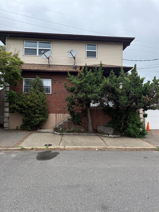 41 Madison Ave in Westbury, NY - Foto de edificio