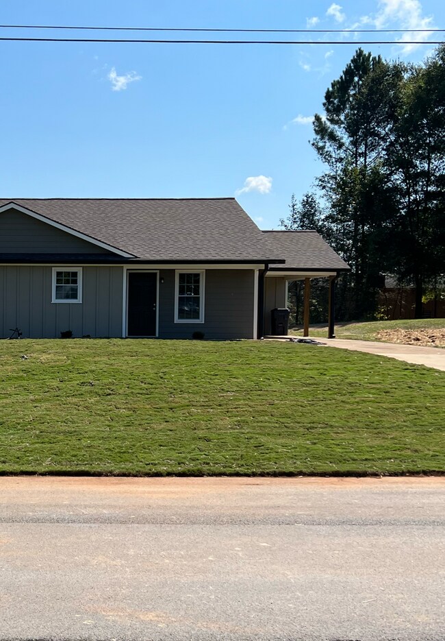 516 Valley Dr in Cedartown, GA - Building Photo - Building Photo