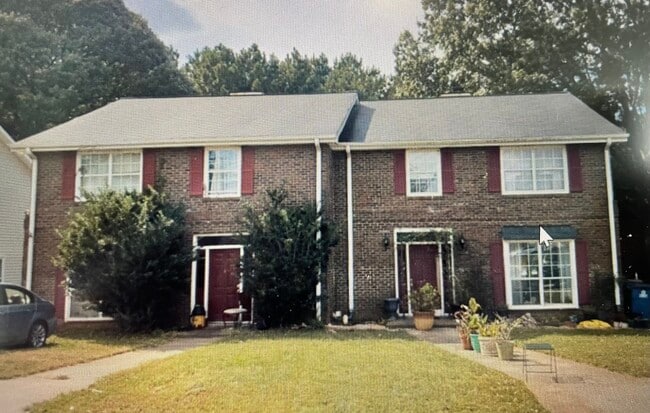 property at 2816 Briar Hill Ln SE