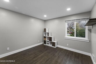 83 Greenwood Dr in Freehold, NJ - Building Photo - Building Photo