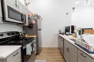 3945 Lancaster Ave, Unit 2A in Philadelphia, PA - Foto de edificio - Building Photo