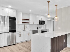 10691 NW 28th St in Sunrise, FL - Building Photo