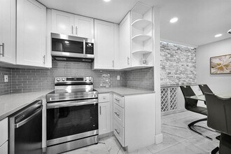 6279 Bay Club Dr, Unit 3 in Fort Lauderdale, FL - Building Photo - Building Photo