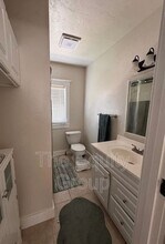209 E 11th St in Hanford, CA - Building Photo - Building Photo