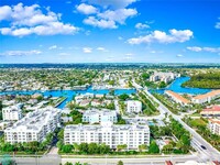 101 S Ocean Dr in Deerfield Beach, FL - Foto de edificio - Building Photo