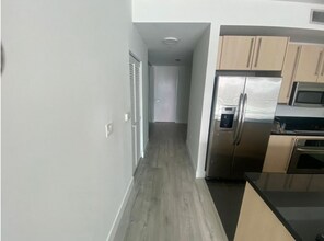 1111 SW 1st Ave, Unit 2117 in Miami, FL - Building Photo - Building Photo