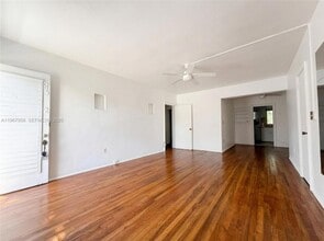 841 W 40th St, Unit 2 in Miami Beach, FL - Foto de edificio - Building Photo