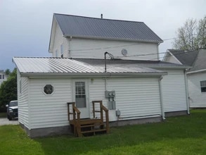 327 N Independence St, Unit 327.5 in Tipton, IN - Foto de edificio - Building Photo